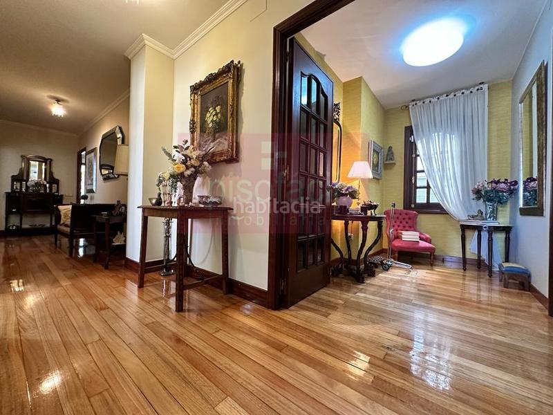 Foto b5649830-9334-42ee-82c1-afc736329998. Piso  5 habitaciones venta en Centro - Recinto Amurallado Lugo