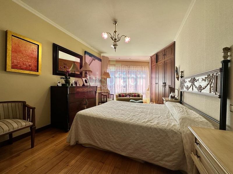 Foto dd1e33ab-3d7a-42ed-989e-f571c2935160. Piso  5 habitaciones venta en Centro - Recinto Amurallado Lugo