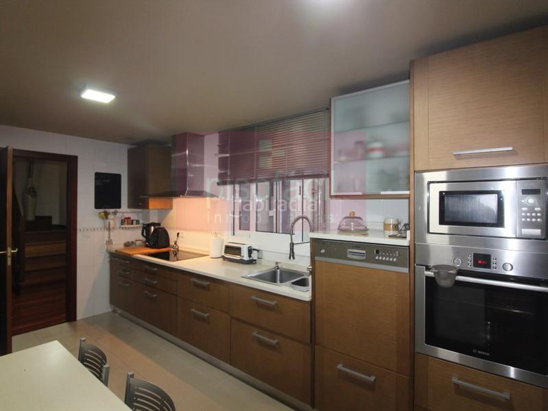 Foto a0a7be32-6dfb-44a1-8ab3-d2d7a332b977. Dúplex fantástico dúplex en venta de cinco dormitorios con todos los servicios en plena avenida de a coruña!!!. en Lugo