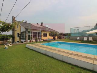 Casa a Parroquias del Oeste. Magnifico chalet independiente con piscina, a un paso de la ciud