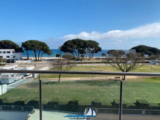 Apartament a Carrer riu brugent 8. Magnfico apartamento frontal con piscina