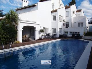 Chalet in N/a. Preciosa casa individual con piscina