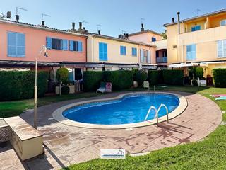 Semi detached house in Avinguda del sol 52. Chalet con piscina a un paso de la playa