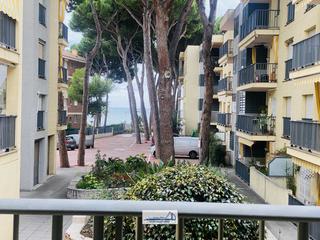 Apartament a Avinguda de la diputaci 74. Apartamento en primera lnea de mar