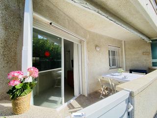 Ground floor in Avinguda de la diputació 60. Apartamento totalmente reformado en primera línea de mar