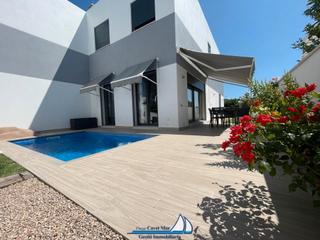 Casa pareada en Carrer mas d'en marco 10. Exclusiva propiedad construida en 2020 en parcela de 220m2.