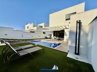 Casa aparellada  Carrer de alfred sisley 5. Chalet en la llosa de cambrils - ¡tu hogar de ensueño a 500m de