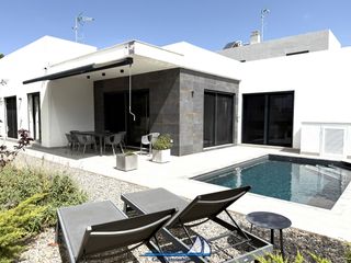 Chalet in Carrer dels gegants 59. Chalet mediterráneo de lujo en montbrió del camp - ¡tu casa de e