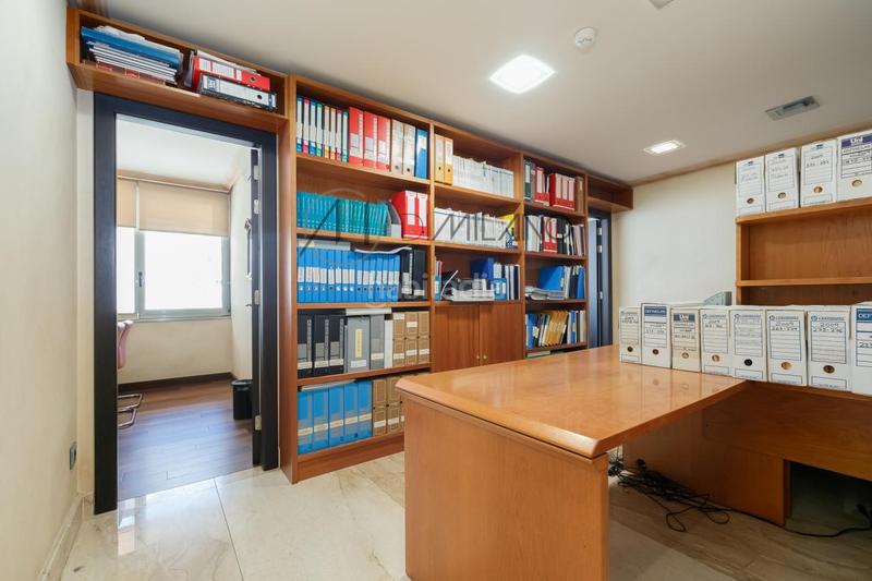 Foto fb81f3d2-a6ba-4269-81af-10592a3232eb. Rent office space with heating parking in Plaza España - Corte Inglés Vigo