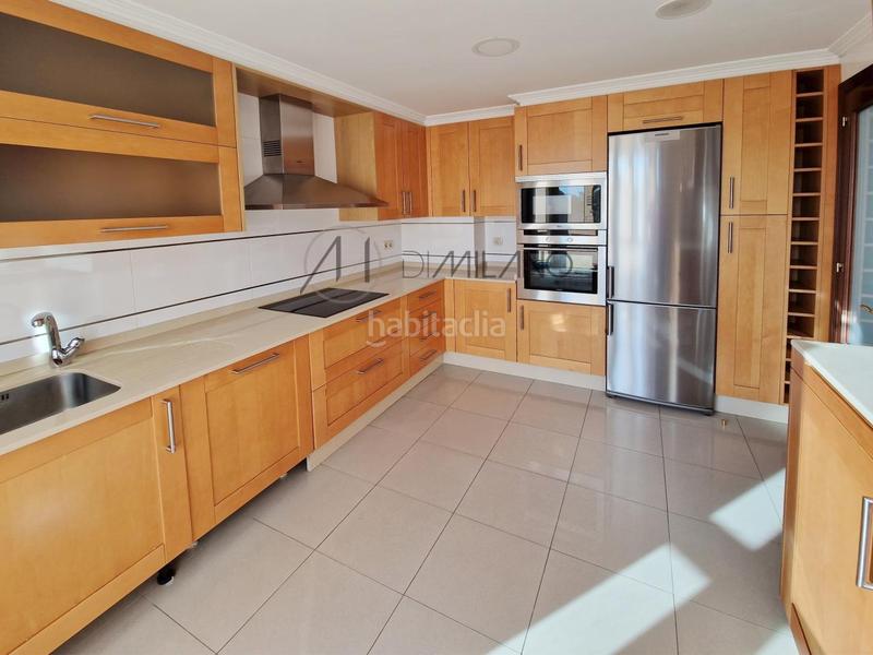 Foto f4403fa4-c071-4c3c-9671-b8e384c426c0. Semi detached house with heating parking in Sardoma - Castrelos Vigo