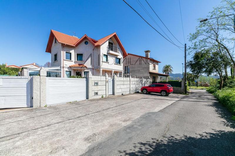 Foto b685265e-e5a3-43a7-a9bc-0fb1771b2dd7. Chalet en Alcabre Vigo