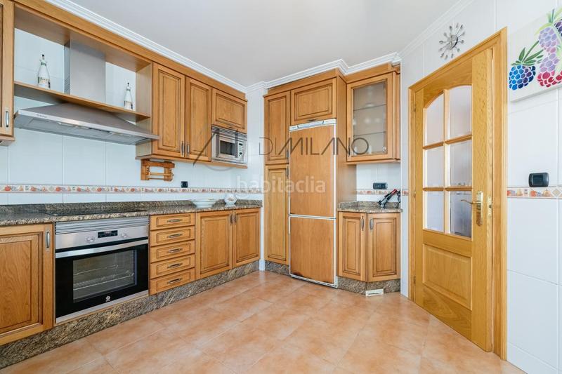 Foto bcade66f-4885-4e21-9aac-e03395948301. Chalet en Alcabre Vigo