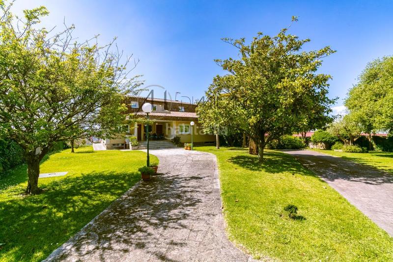 Foto 09a2dd34-15e5-48e2-b80e-c612e5ddfff8. Chalet en Sardoma - Castrelos Vigo