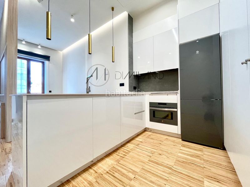 Foto 05296dd3-3a3d-42b1-8a33-69359752e5d9. Rent studio with heating in Casco Vello Vigo