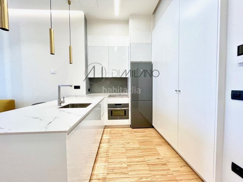 Foto f3e0ce0a-ed7f-4c4f-8b53-3fd71611207a. Rent studio with heating in Casco Vello Vigo