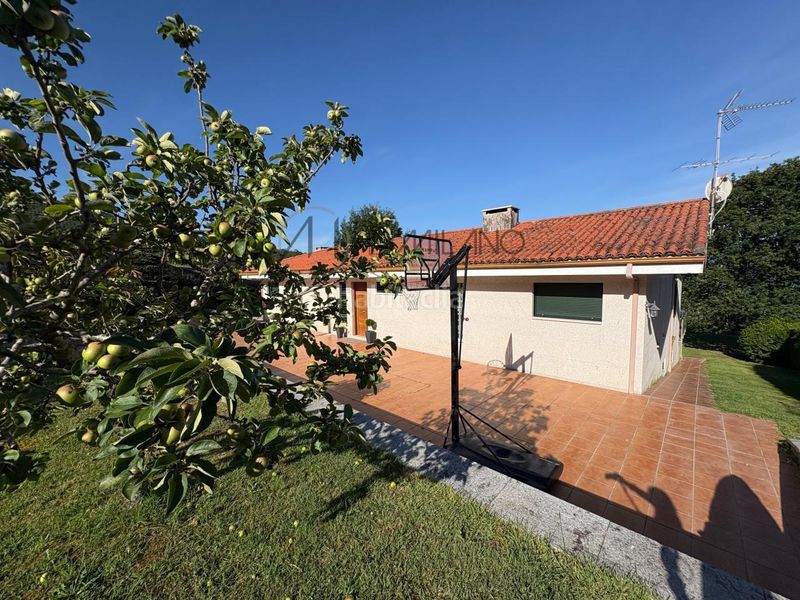 Foto 42d68a0b-4b39-49c9-8f98-6374f94e90fb. Casa con riscaldamento parcheggio piscina in Combarro Poio