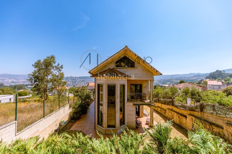 Foto f7afd809-1c19-4a54-b893-9cd0b8ff0967. Xalet amb calefacció aparcament piscina a Valadares - Beade Vigo