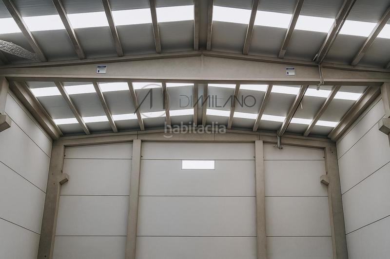 Foto c4571e04-c43b-42e2-acd1-5ff71badbfcd. Location bâtiment à usage industriel dans Mos