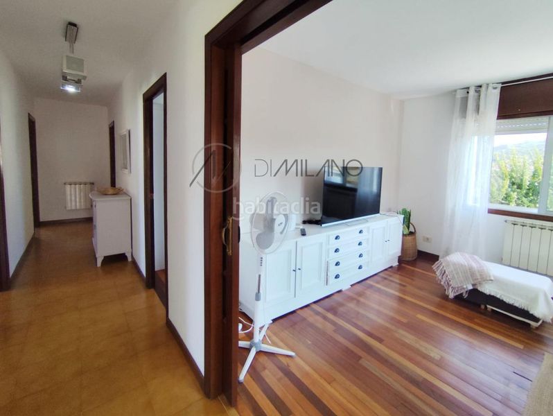 Foto 3ba46166-970e-40b7-a842-45c8005bb6f2. Casa amb calefacció aparcament a Navia Vigo