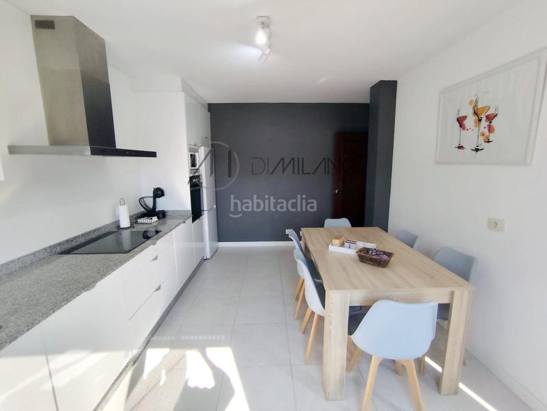 Foto 7df5a80d-4dc3-4b21-ab5f-430c050a0093. Casa amb calefacció aparcament a Navia Vigo