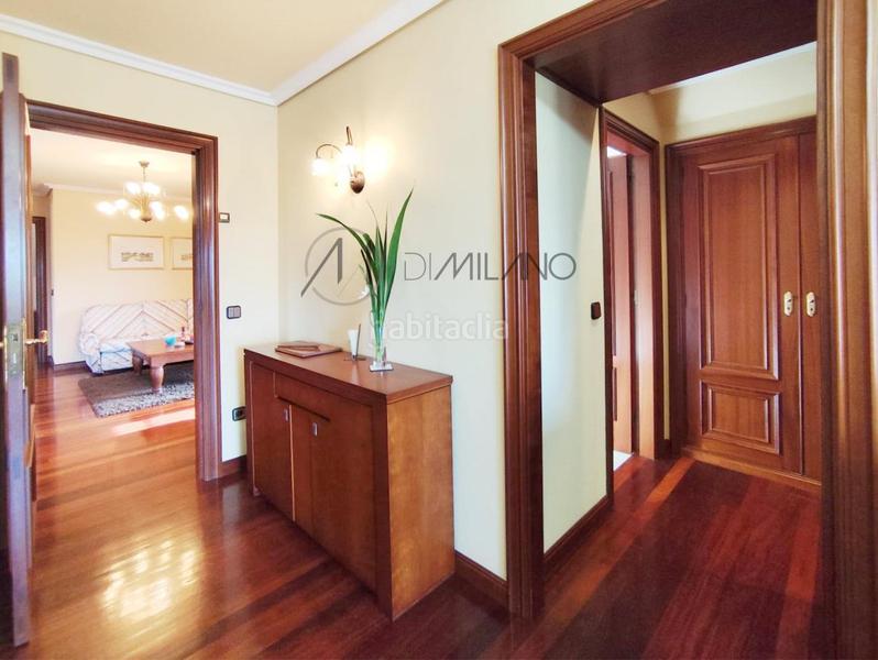 Foto 4a29a418-b3f7-46d8-943a-fd1e00456a3a. Chalet en Valadares - Beade Vigo