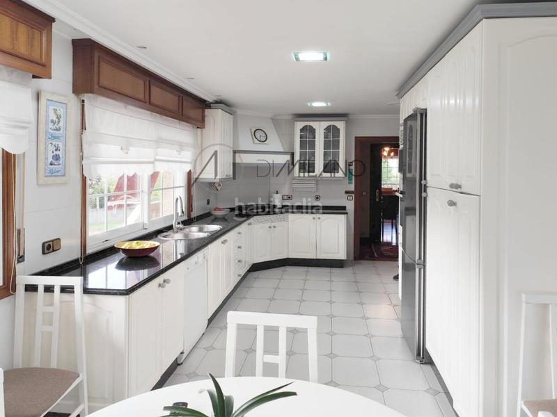 Foto cd38e06c-7b8c-48ff-a76a-375be258851c. Chalet en Valadares - Beade Vigo