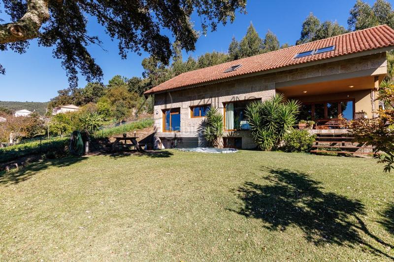 Foto ba6049a5-5e54-4e83-83de-e97540a6fd64. Chalet with heating parking pool in Camos Nigrán