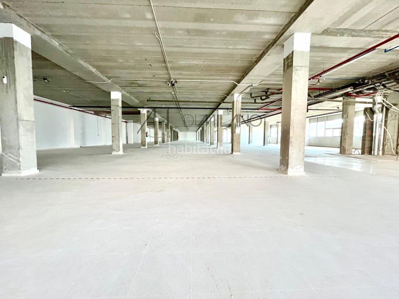 Foto b63746e9-68b0-4b4d-a783-7be23ae447c1. Location bâtiment à usage industriel dans Valadares - Beade Vigo