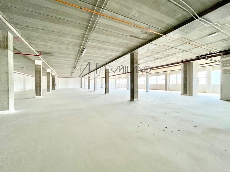 Foto ecb47b84-9d98-4be6-b210-2ab4fc75e423. Location bâtiment à usage industriel dans Valadares - Beade Vigo
