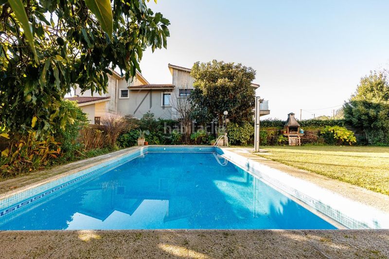Foto 9e865af2-de76-4987-bd60-f7bb71ba0986. Chalet con riscaldamento piscina in Camos Nigrán