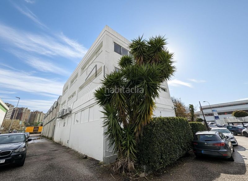 Foto cf2d7111-b42c-43ab-8b6e-00320348fbe5. Nau industrial a Navia Vigo