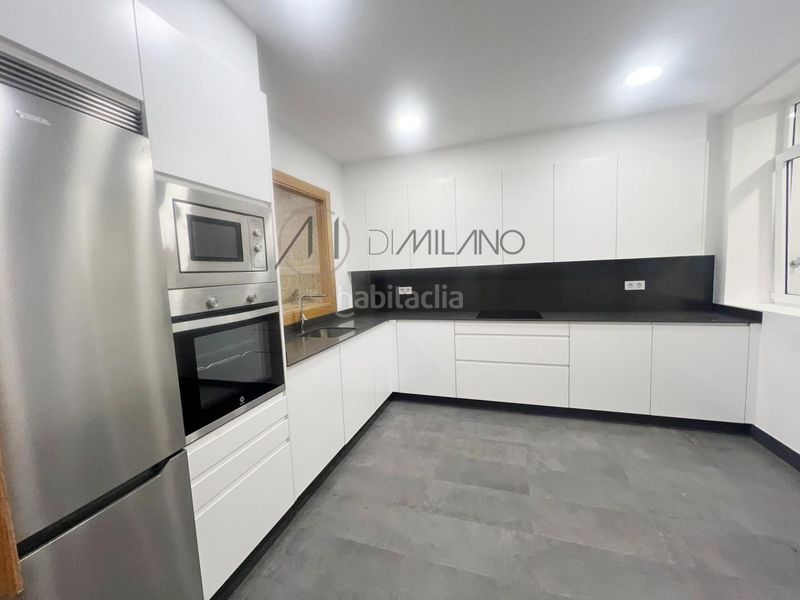 Foto 28adb7d8-914a-4bf2-8f1f-9f0817a1bba0. Rent flat with heating parking in Centro - Areal Vigo