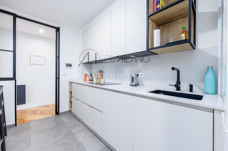 Foto f88d3ac0-0eec-41b2-8680-ab371d983f18. Flat with heating parking in Plaza Independencia Vigo