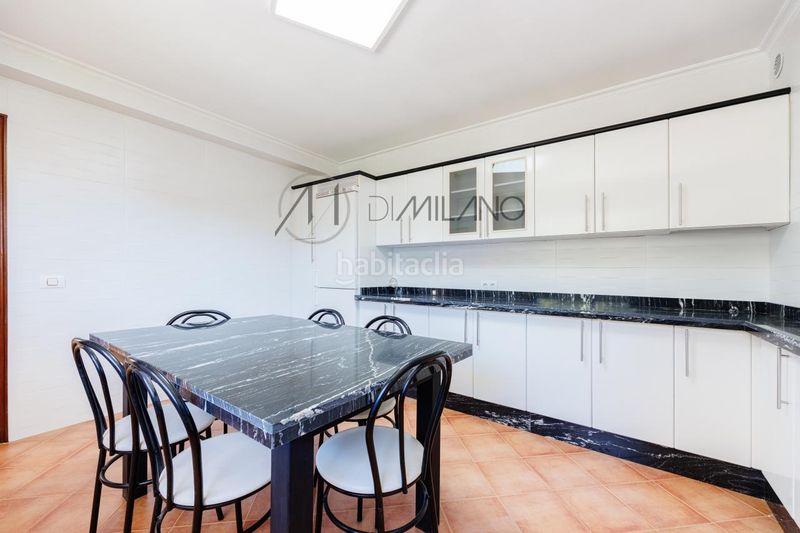 Foto fc4c964c-6eb1-4861-96e1-3d40bfd6a774. Casa en Valadares - Beade Vigo