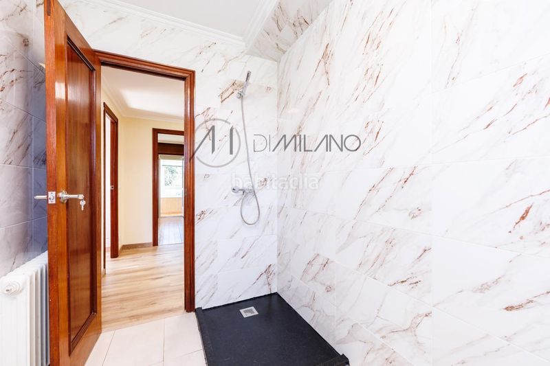 Foto dd52f8fb-957e-4059-8c99-dddfeb9d7759. Casa amb calefacció aparcament a Valadares - Beade Vigo