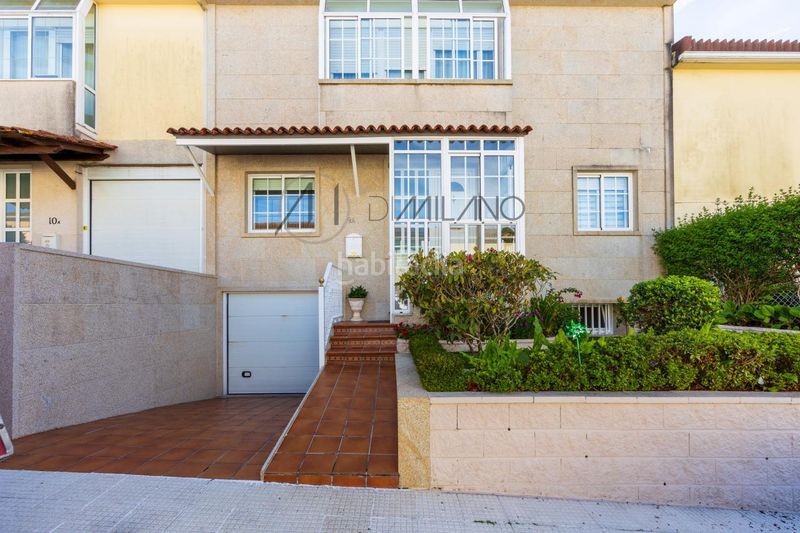 Foto 4a978595-e8c0-48e2-8365-0a0115cc0daf. Casa adosada en Lavadores Vigo