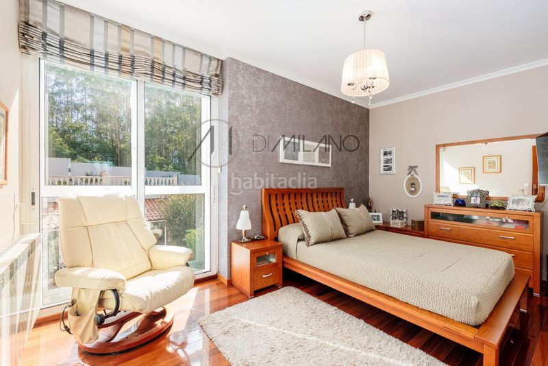 Foto 9bb17b39-3d16-4e5f-9725-3d6449df2475. Casa adosada en Lavadores Vigo