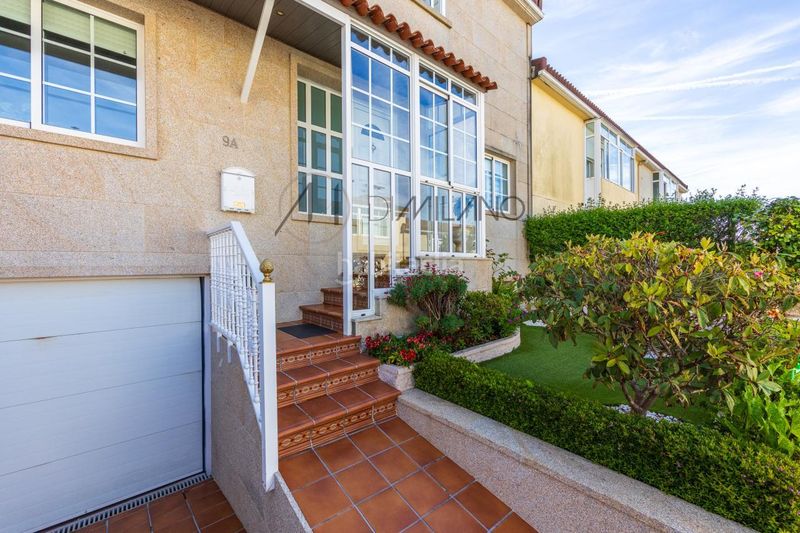 Foto acf059e7-d575-4854-b551-eade56083966. Casa adosada en Lavadores Vigo