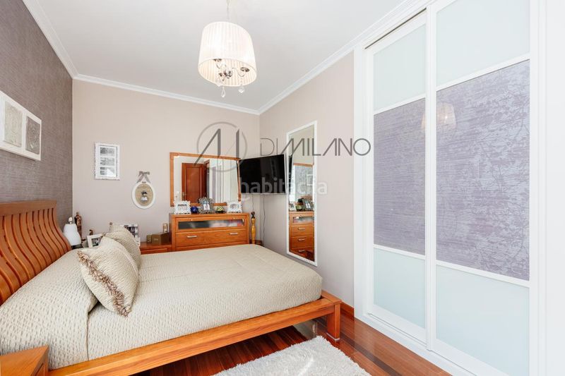 Foto b8f49d1a-6950-4910-907a-a28816bcb661. Casa adosada en Lavadores Vigo