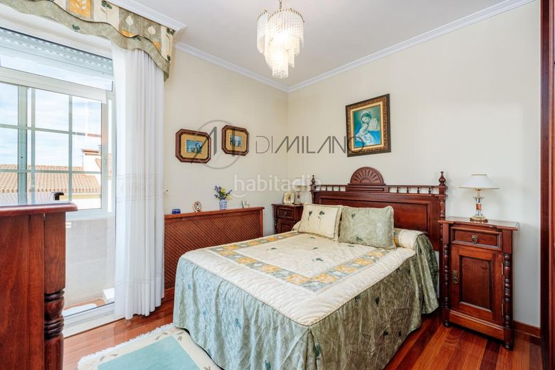 Foto d9f9a972-2386-48e3-a074-b9fb371ff532. Casa adosada en Lavadores Vigo