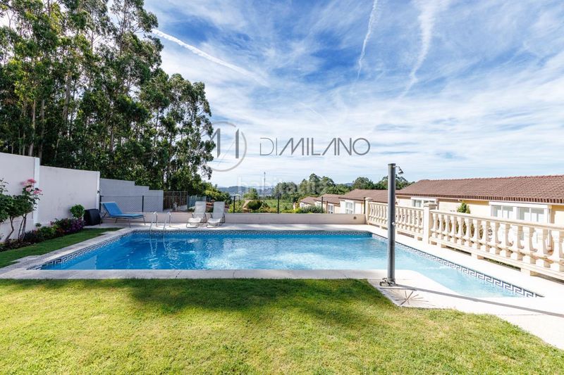 Foto f33d49e0-433d-4edb-9fd1-4c66a8d5dd23. Casa adosada en Lavadores Vigo