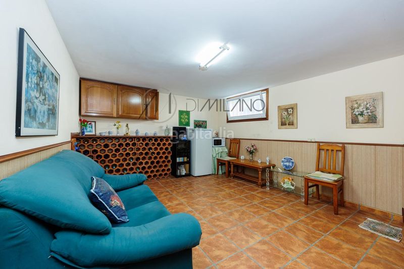 Foto 18d76bfe-5ef3-4520-a1fb-9c8782b944f0. Casa adossada amb calefacció aparcament piscina a Vigo