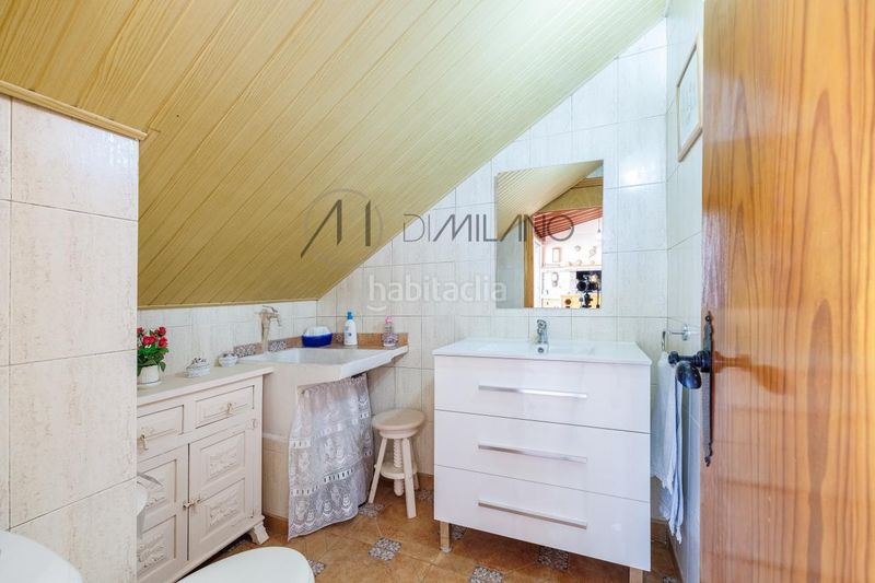Foto 42e1a922-7d09-490b-84c0-60608d2b0e7a. Casa adossada amb calefacció aparcament piscina a Vigo