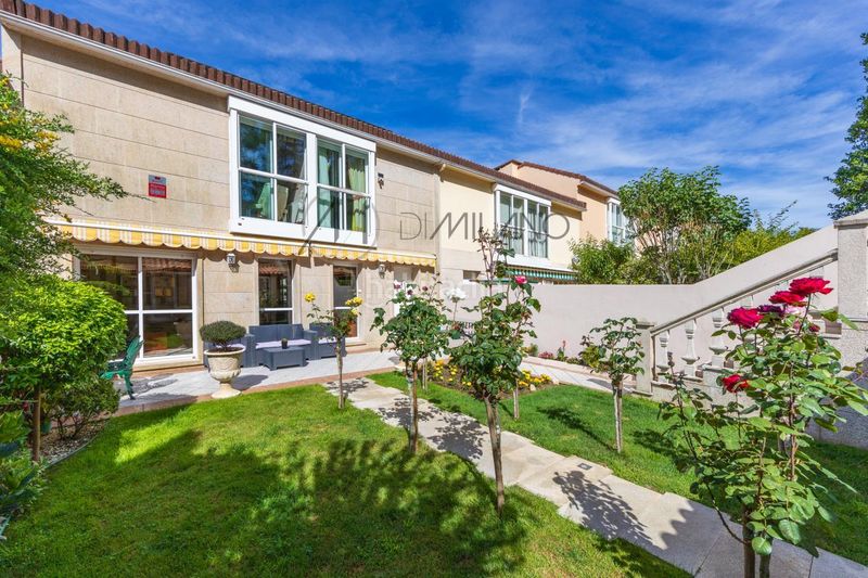 Foto 5753f3cb-d0c6-4b6b-9c20-d259ceb722db. Casa adossada amb calefacció aparcament piscina a Vigo