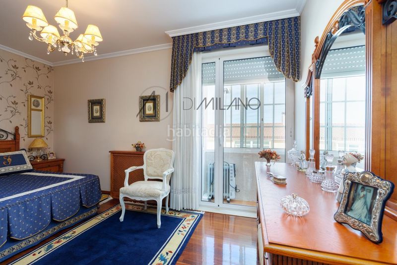 Foto 5ba0dd81-b9e5-4f6f-992a-224aa35bc1a7. Casa adossada amb calefacció aparcament piscina a Vigo