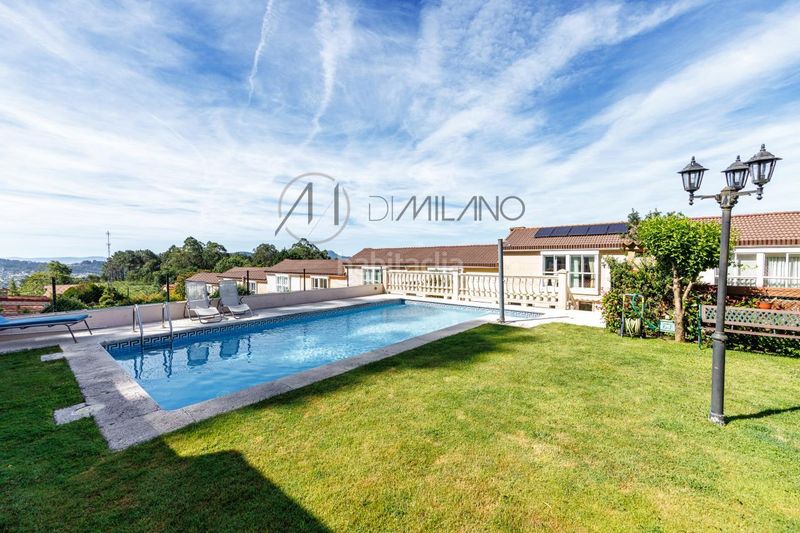 Foto 8f5df650-e596-41de-828f-10a7d569a9ea. Casa adossada amb calefacció aparcament piscina a Vigo