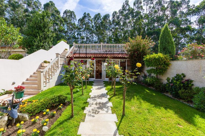 Foto a62682f2-7ce6-41bc-b421-ea0a8a82781b. Casa adossada amb calefacció aparcament piscina a Vigo