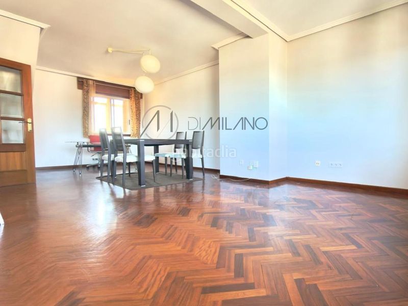Foto 909e8352-22b7-40b6-a2d8-e822a4925134. Rent flat with heating parking in Coia Vigo