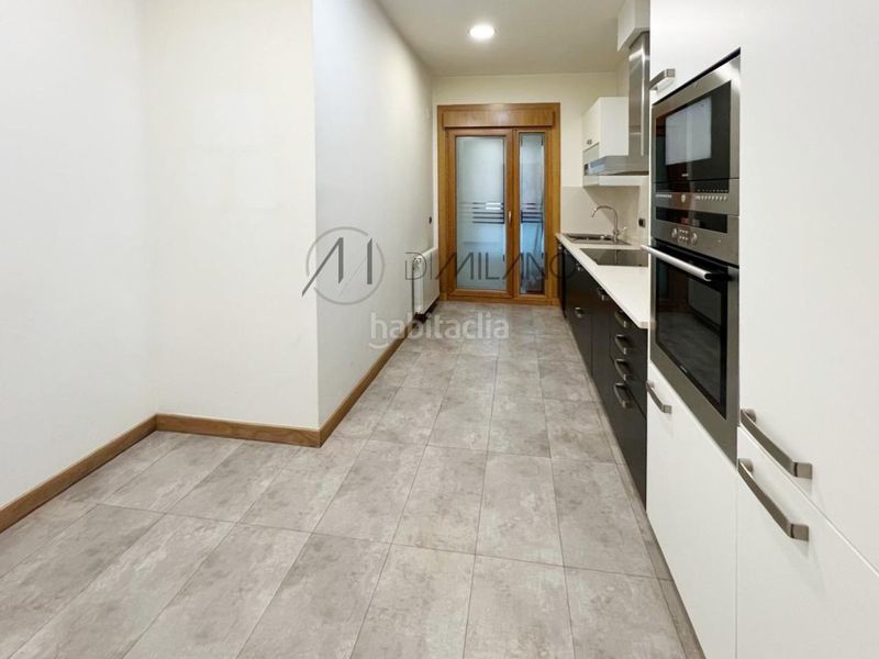 Foto d4e6243f-2912-48fd-85ae-d0e2308111ad. Rent flat with heating parking in Centro - Areal Vigo