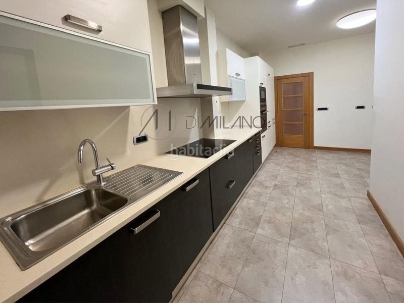 Foto dc784868-577d-40ad-b81d-6837576774e4. Rent flat with heating parking in Centro - Areal Vigo